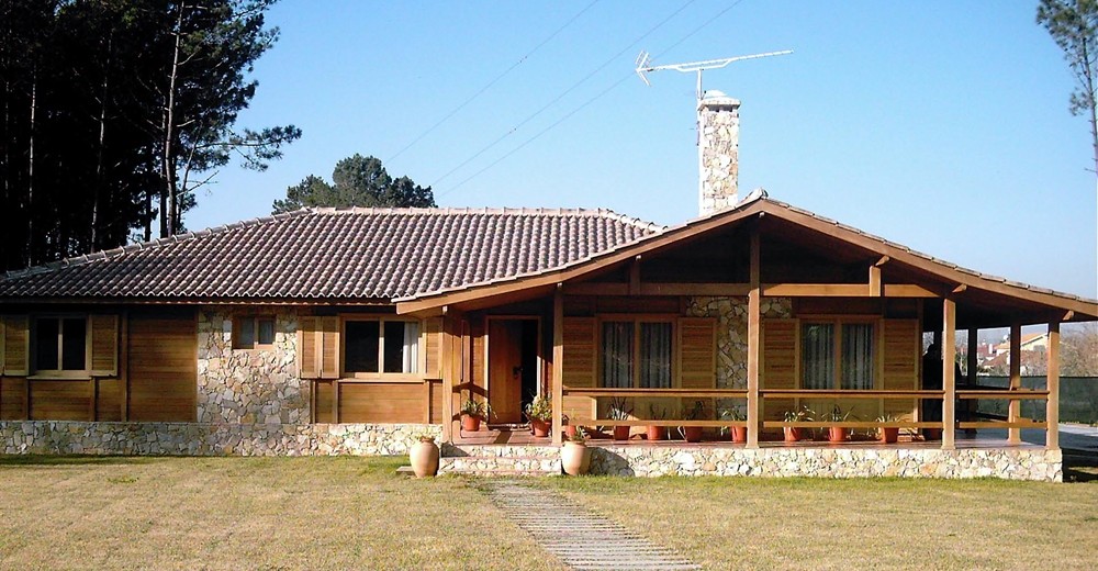 Casa prefabricada en entorno rural: ejemplo de construcción rápida y eficiente Casa prefabricada en entorno rural: ejemplo de construcción rápida y eficiente